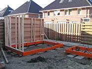 3 mei 2005. De wanden worden geplaatst.