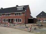 6 mei 2004. Aanleggen van de stoepen.