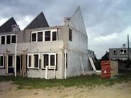 22 augustus 2003. Stelwerk aangebracht.