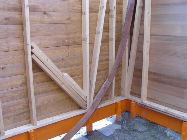 22 mei 2005. De binnenkant van de "grote" schuur.