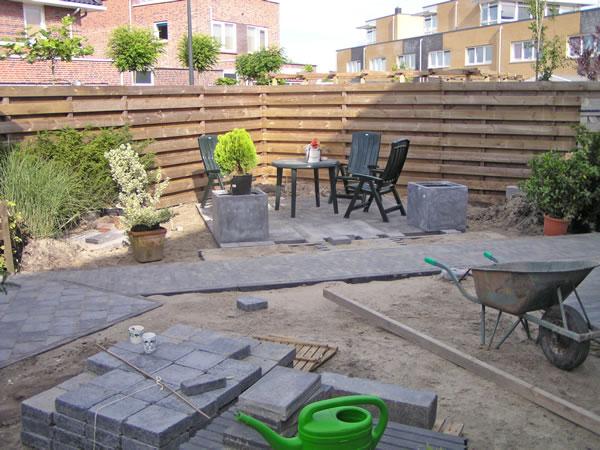 9 augustus 2005. Hier wordt hard gewerkt!